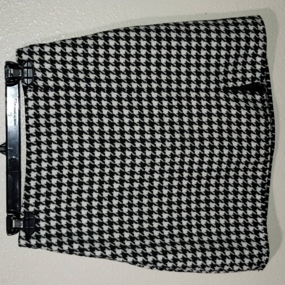 Old Navy women's patterned mini skirt